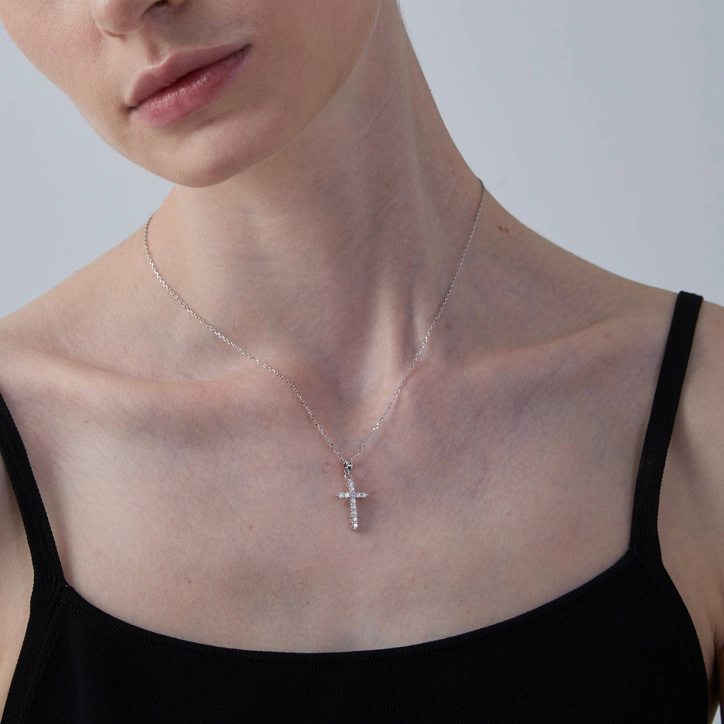 Moissanite Cross Pendant Necklace in 925 Sterling Silver: Silver / 1.2 ct