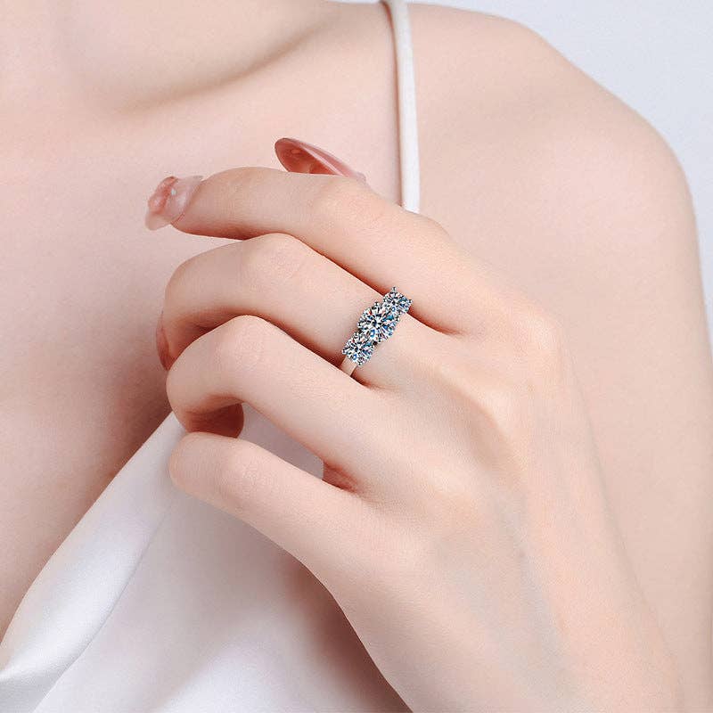 Round Moissanite Engagement Ring in 925 Sterling Silver: 7 1/3 US/CA