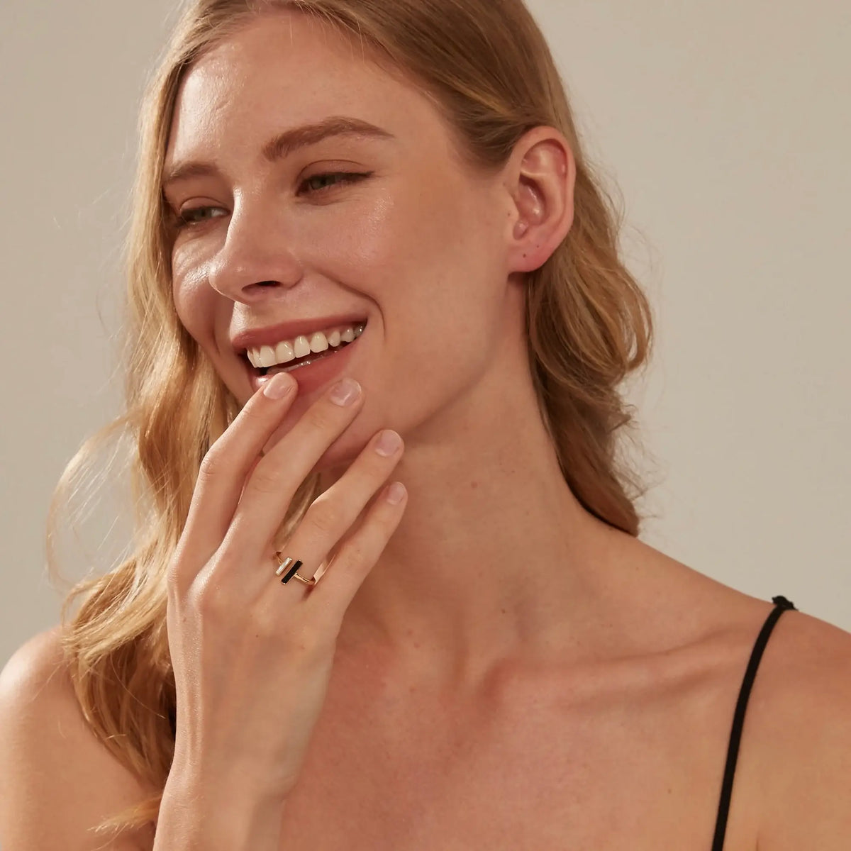 Mother Of Pearl Agate Statement Ring in 925 Sterling Silver: Gold