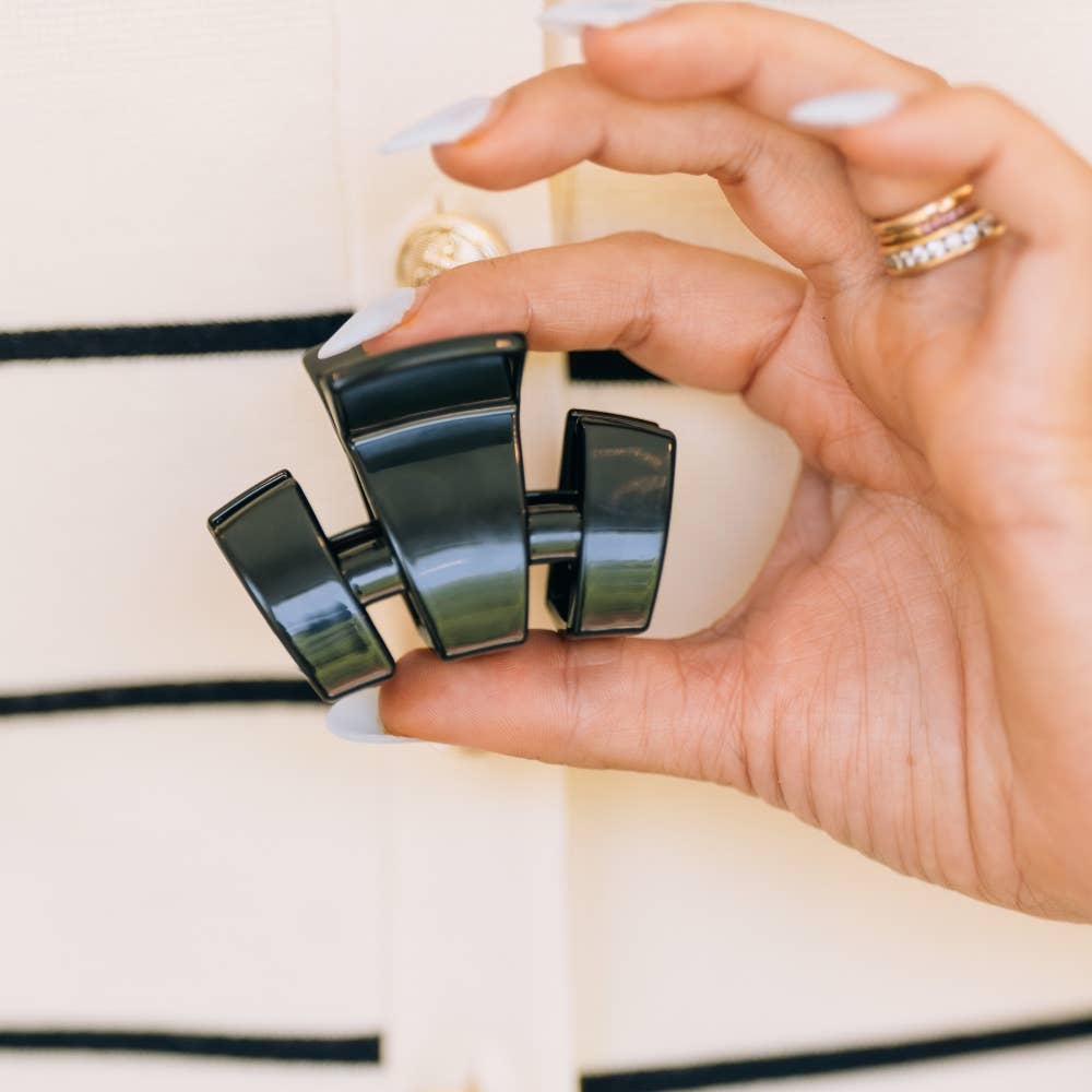 Classic Claw Clip | Jet Black | Petite