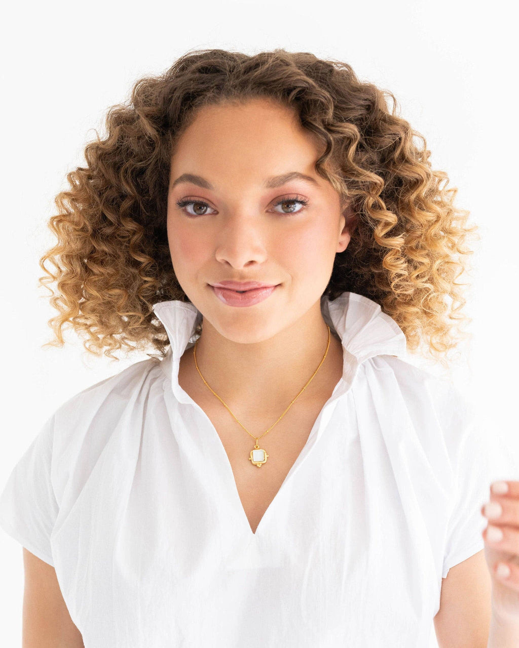 Susan Shaw | Necklace | Charlotte Dainty in White
