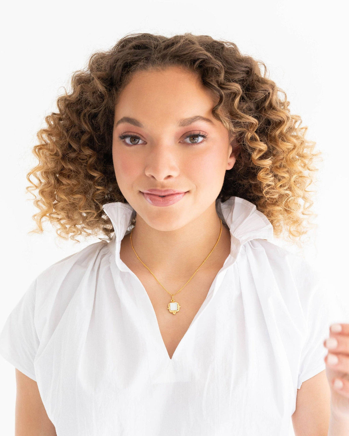 Susan Shaw | Necklace | Charlotte Dainty in White
