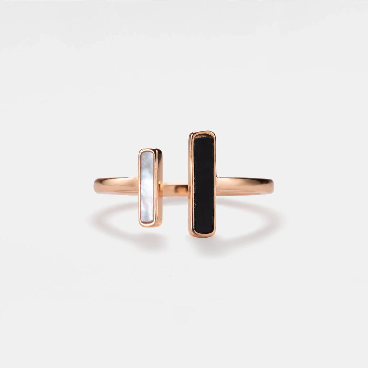 Mother Of Pearl Agate Statement Ring in 925 Sterling Silver: Gold