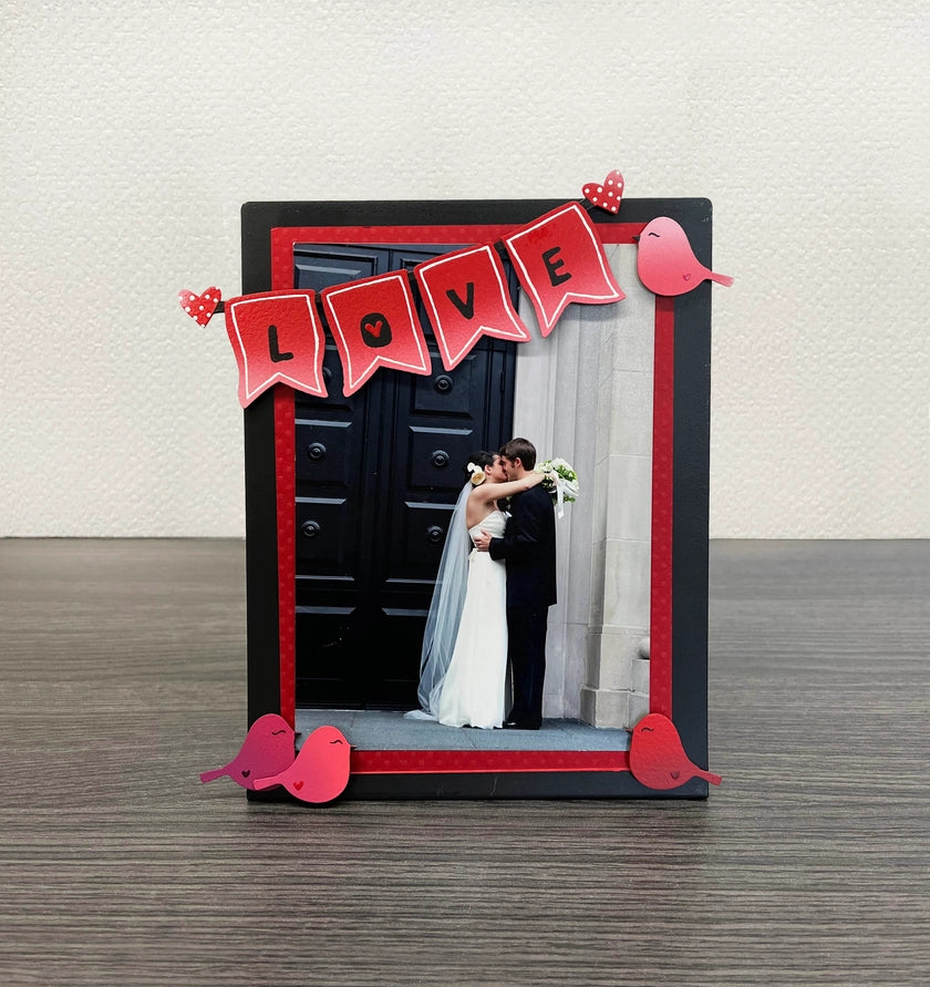 Roeda Studios | Bent Photo Easel | Black