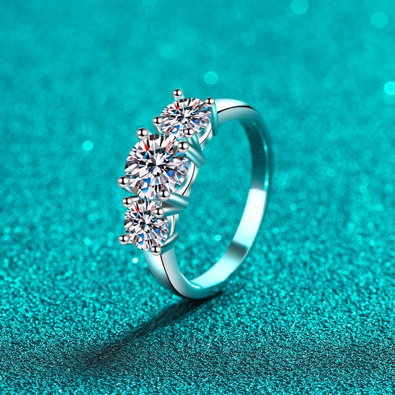 Round Moissanite Engagement Ring in 925 Sterling Silver: 7 1/3 US/CA
