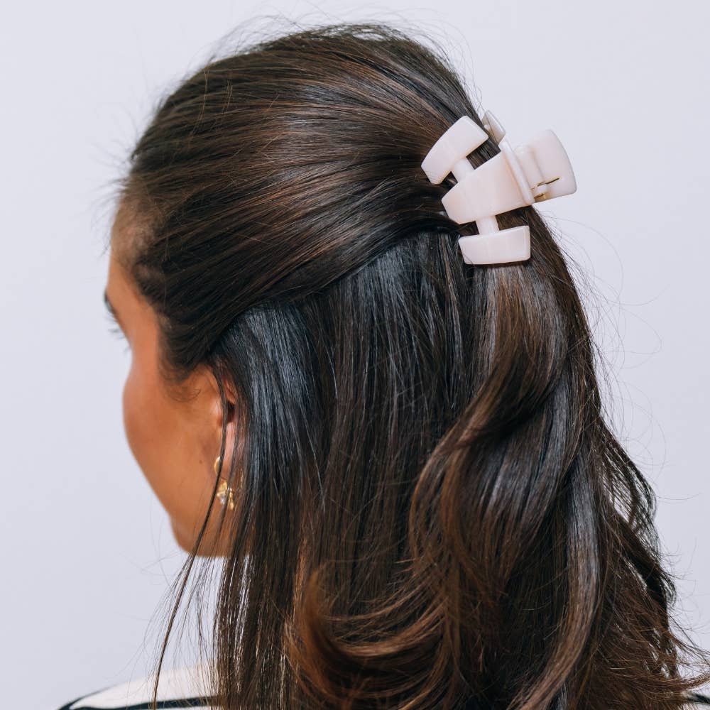 Classic Claw Clip | Almond Beige | Petite